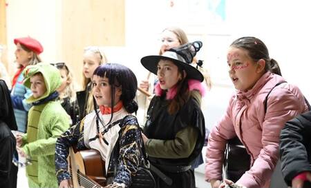 Pustni pohod razveselil ulice Ravne na Koroškem (16)